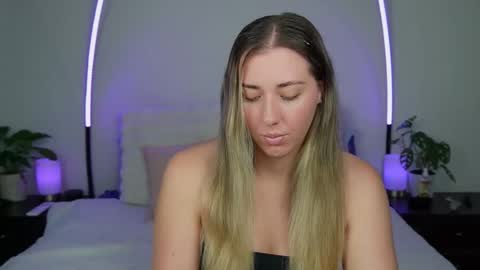 Snapshot of aussielulu chatting on 8, 10, 2025 aussielulu online show from 8, 10, 2025