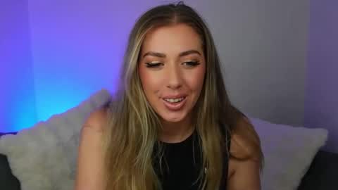 Snapshot of aussielulu chatting on 17, 10, 2025 aussielulu online show from 17, 10, 2025