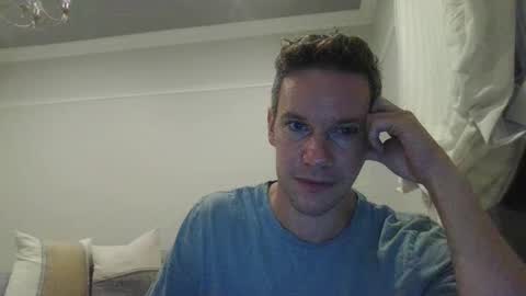 aussiesurfer0000 online show from 4, 2, 2025