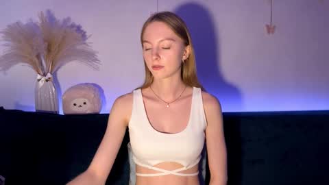 Snapshot of autumnroginson chatting on 24, 9, 2025 Annie online show from 24, 9, 2025