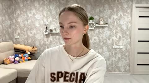 Snapshot of autumnroginson chatting on 8, 10, 2025 Annie online show from 8, 10, 2025