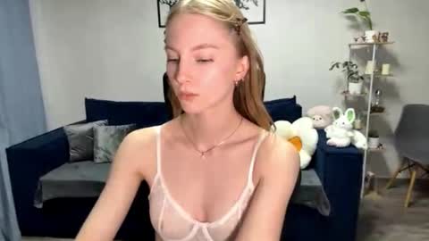 Snapshot of autumnroginson chatting on 14, 10, 2025 Annie online show from 14, 10, 2025