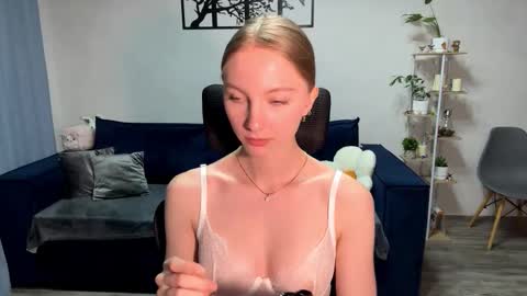 Snapshot of autumnroginson chatting on 16, 10, 2025 Annie online show from 16, 10, 2025