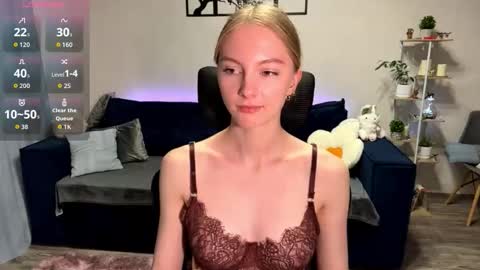 Snapshot of autumnroginson chatting on 25, 10, 2025 Annie online show from 25, 10, 2025