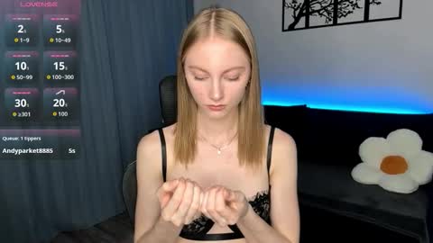 Snapshot of autumnroginson chatting on 1, 11, 2025 Annie online show from 1, 11, 2025