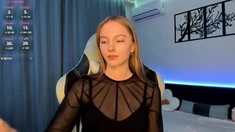 Snapshot of autumnroginson chatting on 19, 11, 2025 Annie online show from 19, 11, 2025