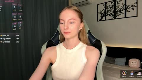 Snapshot of autumnroginson chatting on 23, 11, 2025 Annie online show from 23, 11, 2025