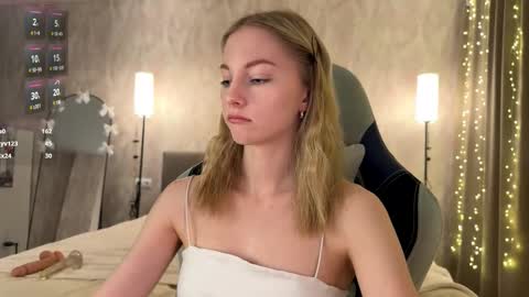 Snapshot of autumnroginson chatting on 6, 2, 2026 Annie online show from 6, 2, 2026