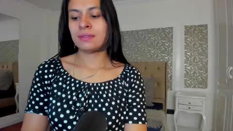 Ava  online show from 25, 10, 2025