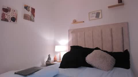 Avaline Help me reach 100 likes TRANSMISSION EVERY DAY FROM 39 PM online show from 12, 12, 2024