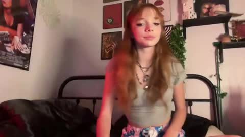 Snapshot of avaxlee chatting on 8, 7, 2026 avaxlee online show from 8, 7, 2026