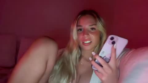 Avelyn Rae online show from 9, 8, 2026