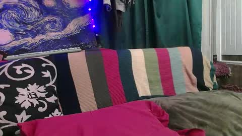 Snapshot of average_girl222 chatting on 1, 2, 2026 raven blue online show from 1, 2, 2026