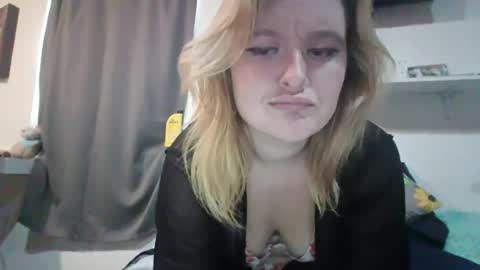 Snapshot of avery_doll21 chatting on 11, 7, 2026 Avery Doll online show from 11, 7, 2026