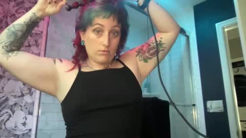 Snapshot of avery_madison chatting on 18, 9, 2025 Avery Madison online show from 18, 9, 2025