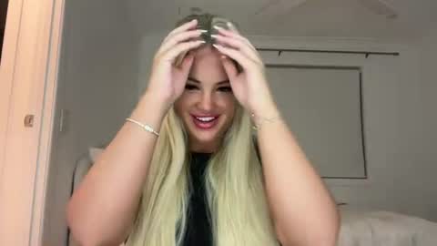 Snapshot of averybabyyx chatting on 8, 6, 2026 ur gf online show from 8, 6, 2026