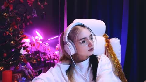 Snapshot of avi_nile chatting on 11, 12, 2024 Avriel online show from 11, 12, 2024