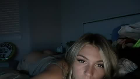 Snapshot of avocadotoocute chatting on 8, 7, 2026 avocadotoocute online show from 8, 7, 2026