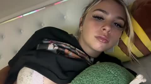 Snapshot of avocadotoocute chatting on 15, 7, 2026 avocadotoocute online show from 15, 7, 2026