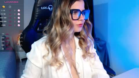 Snapshot of avrill_morgan chatting on 5, 4, 2026 Avrill Morgan online show from 5, 4, 2026