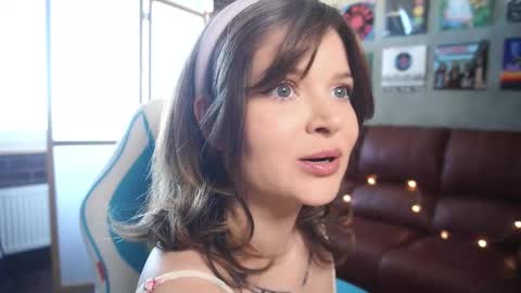 Snapshot of awondrr chatting on 30, 9, 2025 Alice online show from 30, 9, 2025