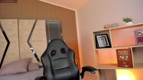 Snapshot of axel_grey_ chatting on 13, 4, 2026 axel_grey_ online show from 13, 4, 2026
