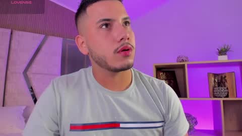 Snapshot of axel_grey_ chatting on 21, 4, 2026 axel_grey_ online show from 21, 4, 2026