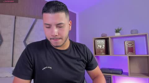 Snapshot of axel_grey_ chatting on 22, 4, 2026 axel_grey_ online show from 22, 4, 2026