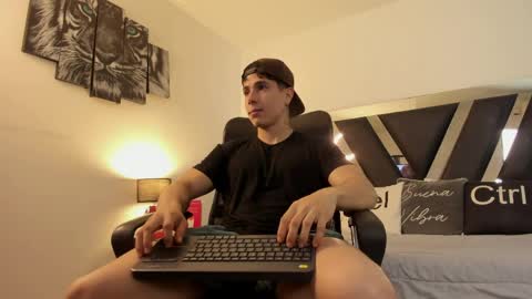 axelmartinezz online show from 2, 4, 2026