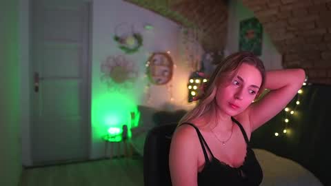 aya hitakayama  online show from 21, 1, 2025