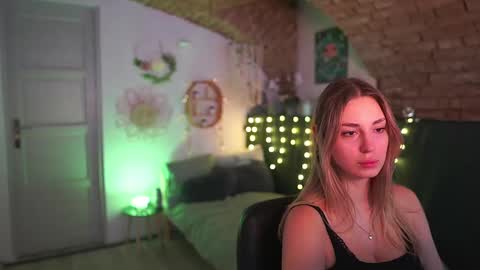 aya hitakayama  online show from 28, 1, 2025