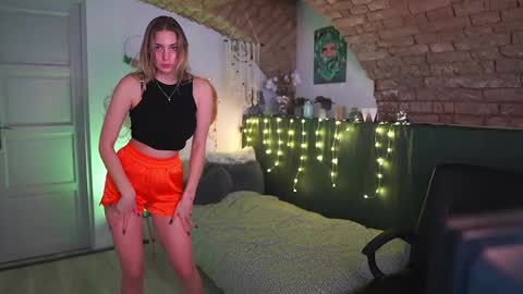 aya hitakayama  online show from 6, 2, 2025