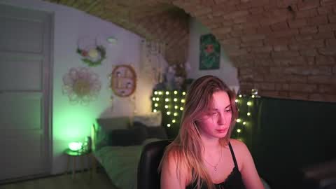 aya hitakayama  online show from 10, 2, 2025