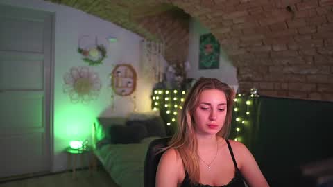 aya hitakayama  online show from 11, 2, 2025