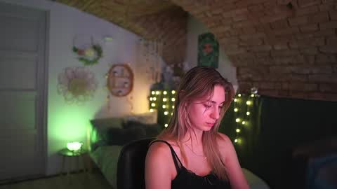 aya hitakayama  online show from 12, 2, 2025