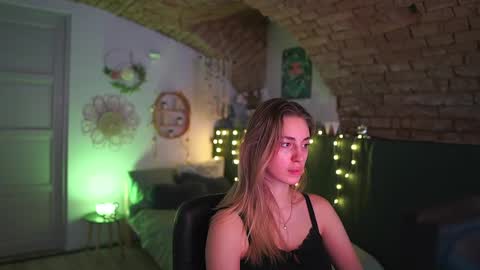 aya hitakayama  online show from 12, 2, 2025