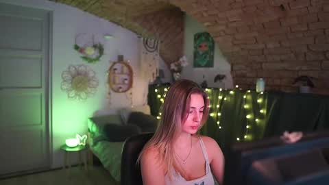 aya hitakayama  online show from 17, 2, 2025