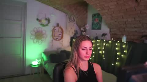 aya hitakayama  online show from 18, 2, 2025