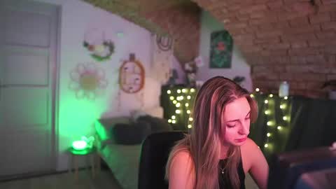 aya hitakayama  online show from 18, 2, 2025