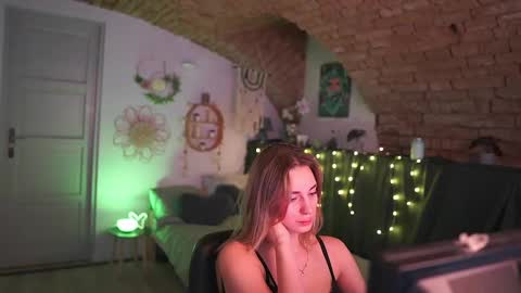 aya hitakayama  online show from 24, 2, 2025