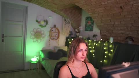 aya hitakayama  online show from 24, 2, 2025