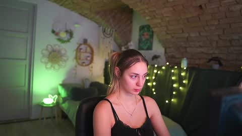 aya hitakayama  online show from 2, 3, 2025