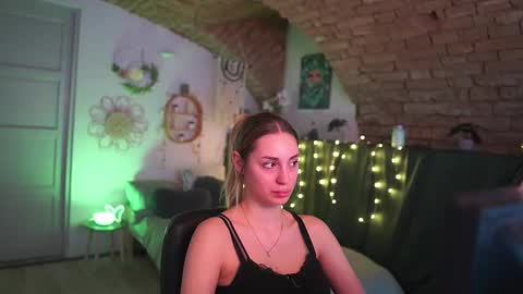 aya hitakayama  online show from 2, 3, 2025