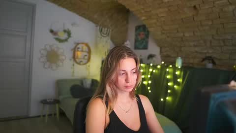 aya hitakayama  online show from 3, 3, 2025