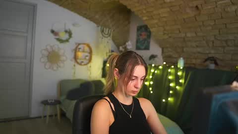 aya hitakayama  online show from 4, 3, 2025