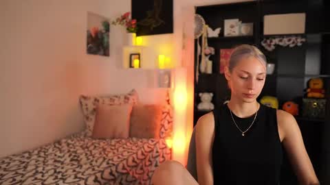 aya hitakayama  online show from 10, 9, 2025