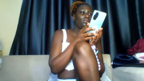 Snapshot of azaelia_iris chatting on 4, 7, 2026 azaelia_iris online show from 4, 7, 2026