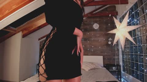 azaliaswallows online show from 5, 2, 2025