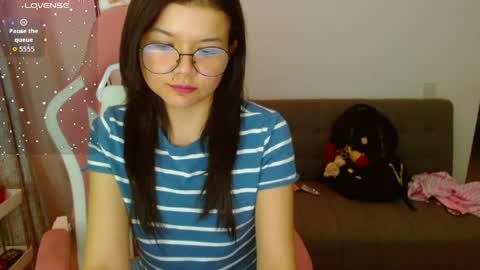 Snapshot of azu_chan chatting on 6, 5, 2026 Azu online show from 6, 5, 2026