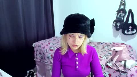 Azu Moure online show from 23, 11, 2025